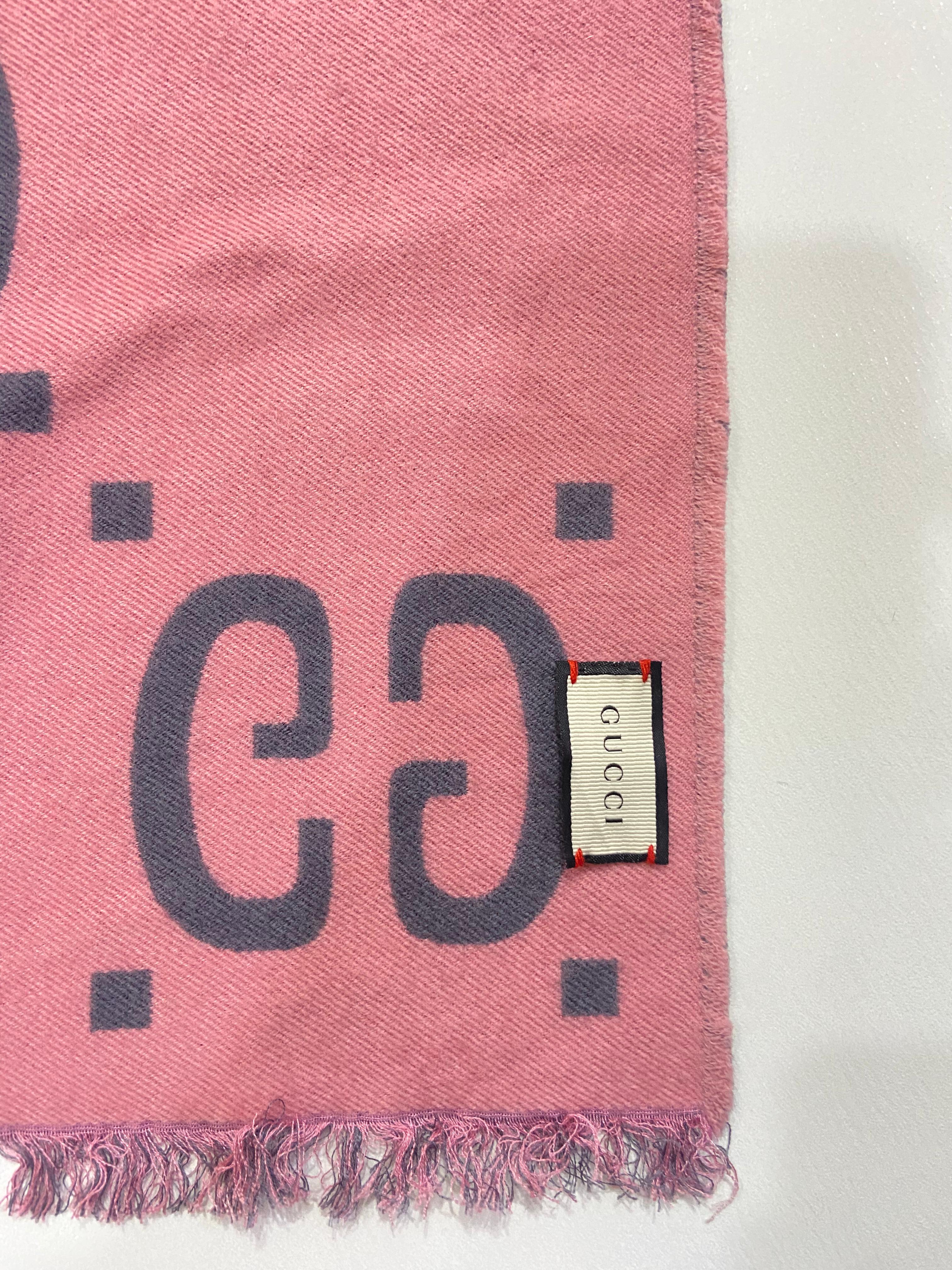 Gucci Reversible GG Monogram Jacquard Wool Scarf - Graphite Grey & Pink