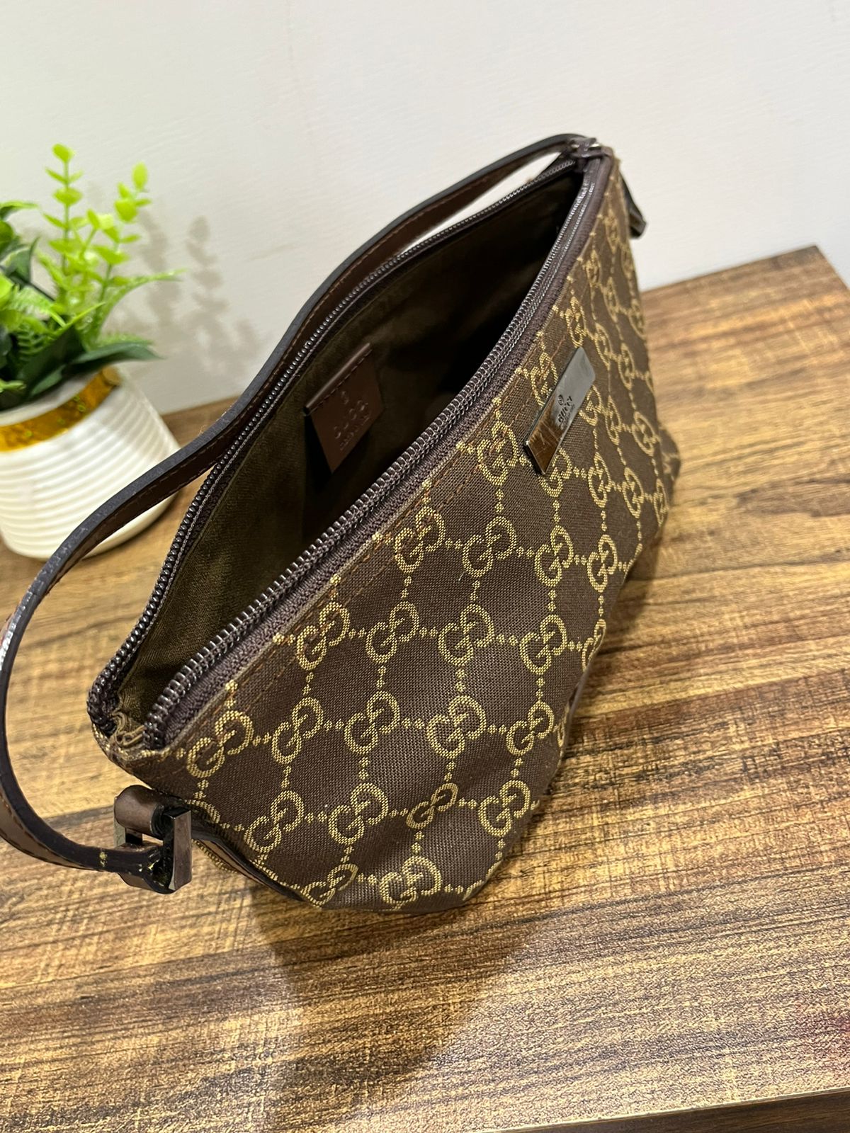 Vintage Gucci GG Monogram Canvas Boat Pochette Shoulder Bag Brown 039-1103