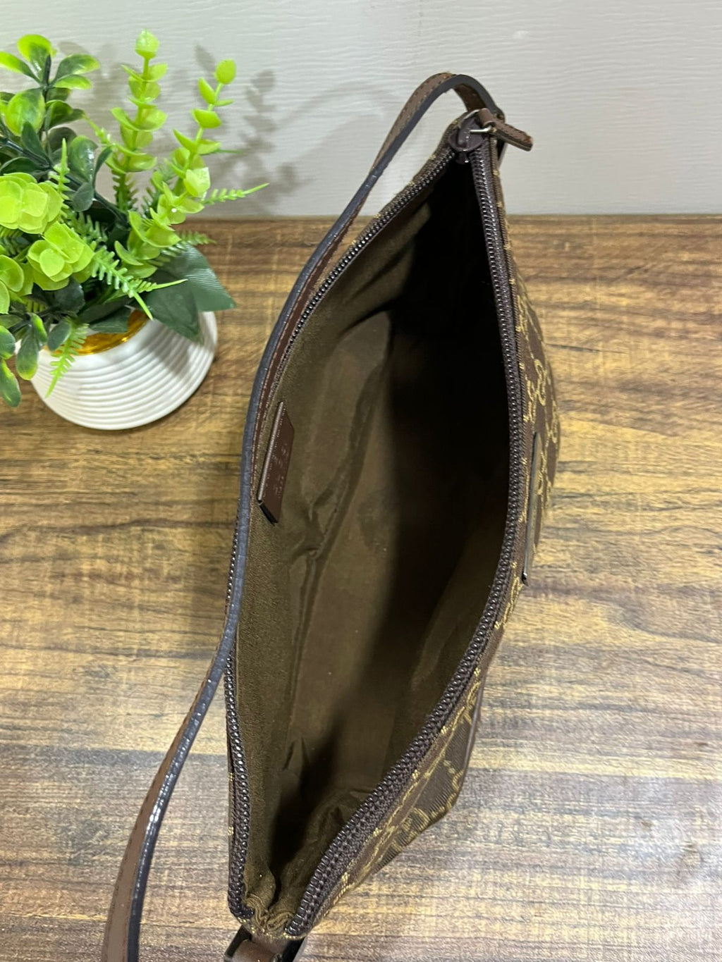Vintage Gucci GG Monogram Canvas Boat Pochette Shoulder Bag Brown 039-1103