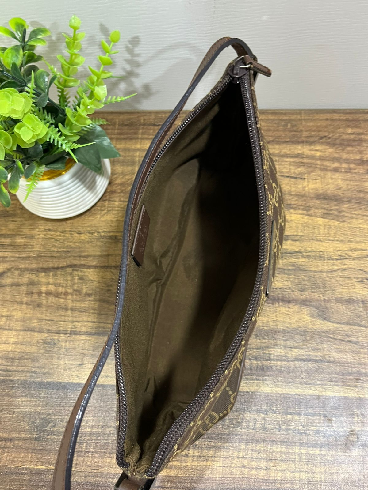 Vintage Gucci GG Monogram Canvas Boat Pochette Shoulder Bag Brown 039-1103