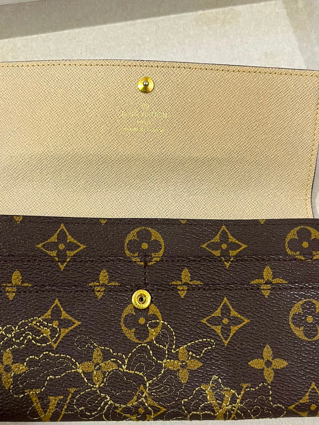 Louis Vuitton Monogram Dentelle Sarah Wallet Gold