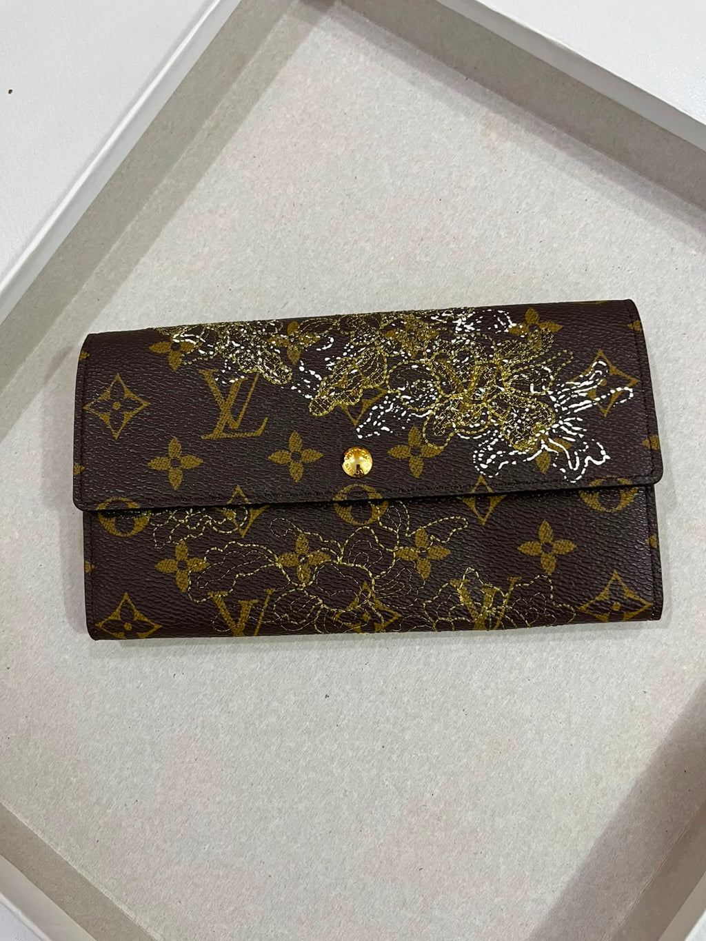 Louis Vuitton Monogram Dentelle Sarah Wallet Gold