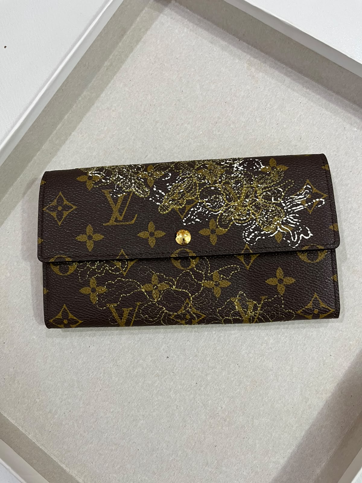 Louis Vuitton Monogram Dentelle Sarah Wallet Gold