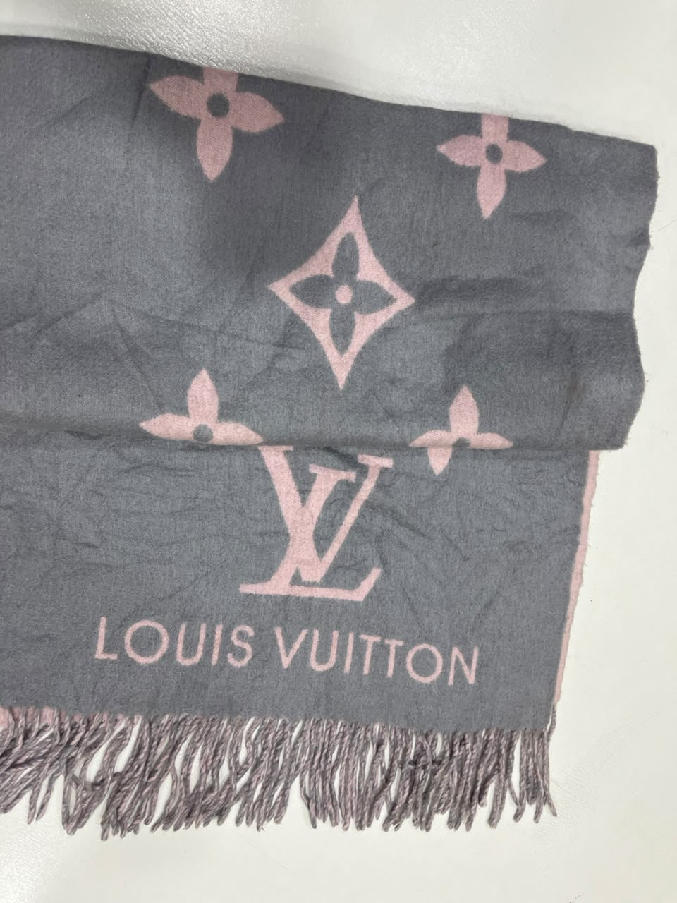 Louis Vuitton Reykjavik M71040 100% Cashmere Scarf Grey Pink