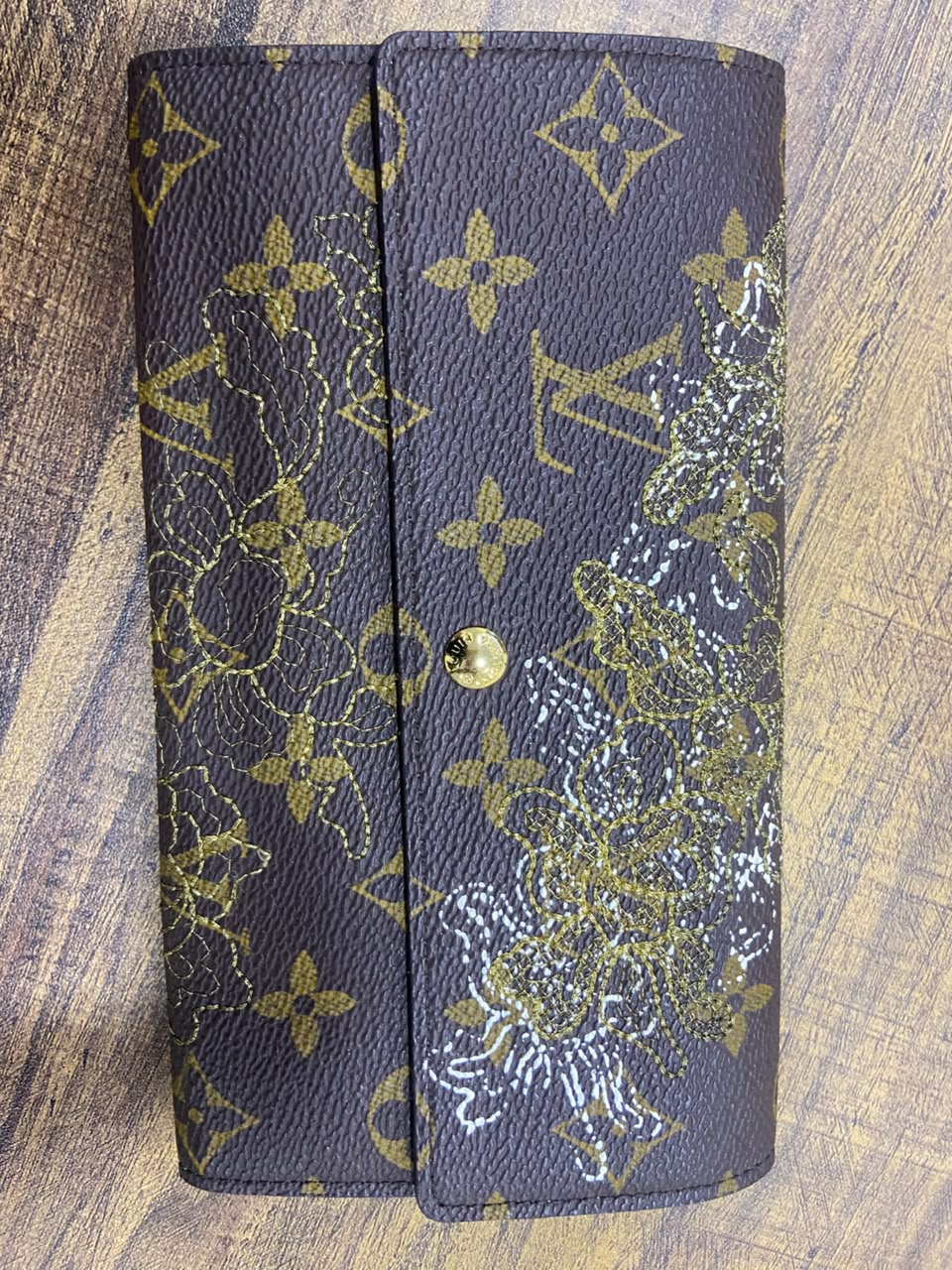 Louis Vuitton Monogram Dentelle Sarah Wallet Gold